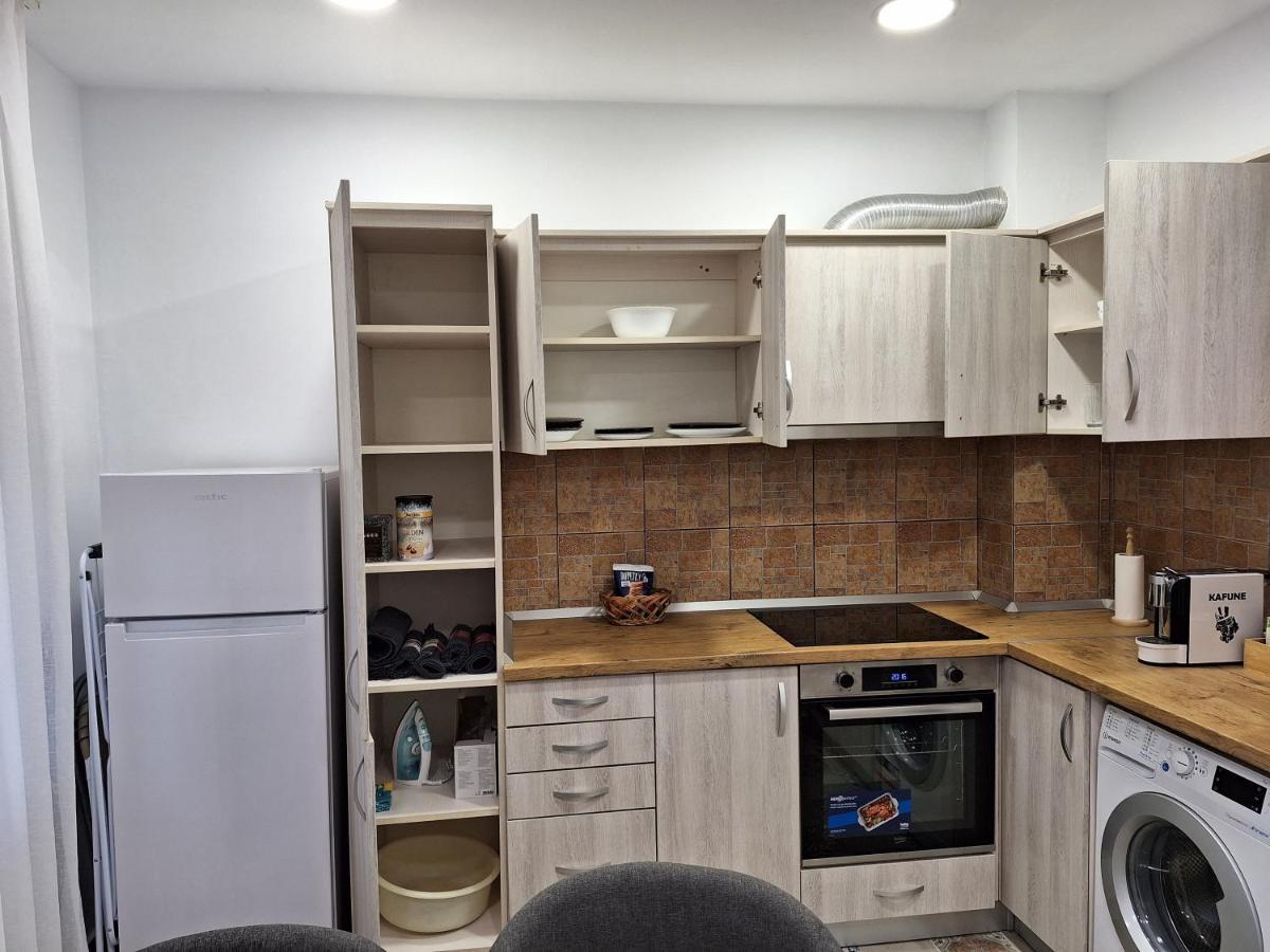 Black Eagle Central Unirii Square, 2 King Size Bedrooms, Free Private Parking Oradea Exterior photo