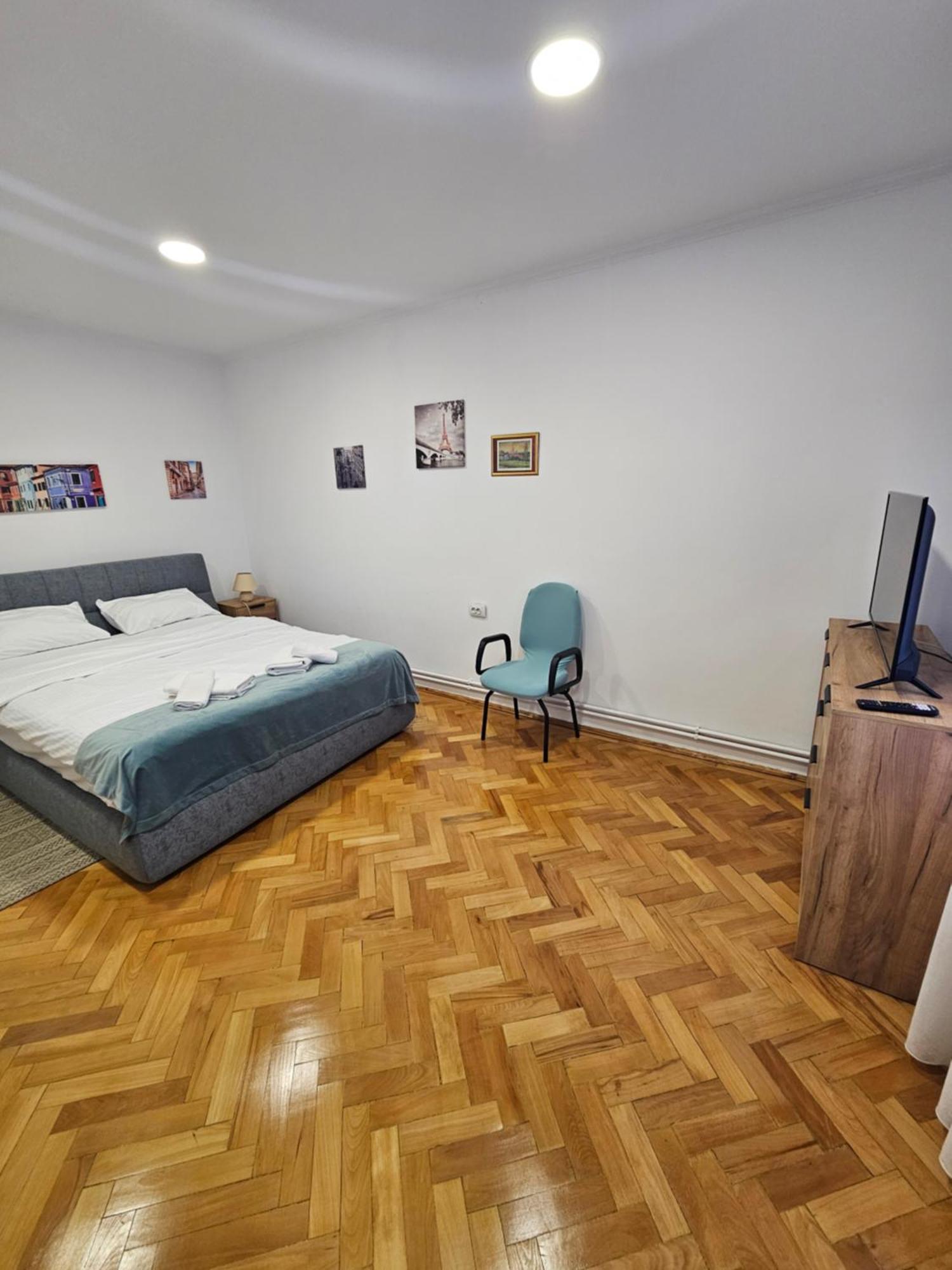 Black Eagle Central Unirii Square, 2 King Size Bedrooms, Free Private Parking Oradea Exterior photo